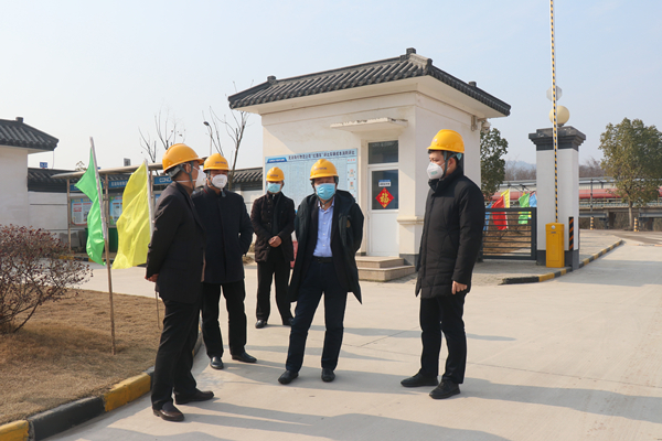 1580905618445995.jpg 3 海螺創業董事長郭景彬蒞臨公司作援鄂防疫物資轉運部署.jpg