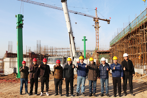 1639888792246148.jpg 圖5-第一根鋼架起吊.jpg